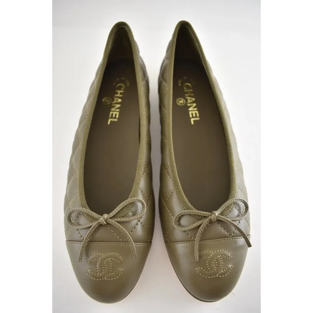 Chanel 26B Dark Khaki Green Lambskin Quilted CC Logo Ballet Ballerina Flat 37.5